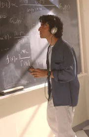 Charlie (David Krumholtz) versucht den Wohnort des Serienvergewaltiger mittels seiner mathematischen Fähigkeiten zu berechnen ...