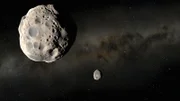 Millionen von Asteroiden ziehen jenseits des Mars ihre Bahnen um die Sonne. Dort, hunderte Millionen Kilometer von uns entfernt, sind sie keine Gefahr. Allerdings reicht schon ein kleiner Anlass, um das labile Gleichgewicht zu stören.
