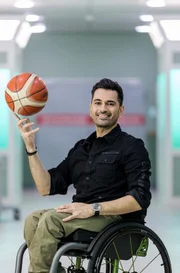 Tan Caglar, Rolle Dr. Ilay Demir (Allgemein- und Visteralchirurg)
