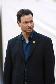Detective Mac Taylor (Gary Sinise) ermittelt in einem Mordfall, bei dem ein Mann am Tag seiner Hochzeit umgebracht wird. Zunächst ist nicht klar, woran der Mann gestorben ist. Detective Mac Taylor (Gary Sinise) ermittelt in einem Mordfall, bei dem ein Mann am Tag seiner Hochzeit umgebracht wird. Zunächst ist nicht klar, woran der Mann gestorben ist.
