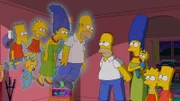 Wer ist hier die Geisterfamilie? Homer (M.), Marge (4.v.r.), Maggie (3.v.r.), Lisa (2.v.r.) und Bart (r.) streiten mit verschiedenen Versionen von sich selbst ...