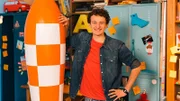 Checker Julian entdeckt Themen, die nebenbei die Welt erklären.