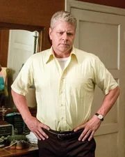 Mike Cleary (Michael Cudlitz)