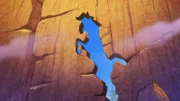 Das blaue Pferd ist eine Öffnung im Felsen, durch die der Himmel scheint.