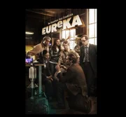 (4. Staffel) - EUREKA: (v.l.n.r.) Henry Deacon (Joe Morton), Jo Lupo (Erica Cerra), Allison Blake (Salli Richardson-Whitfield), Jack Carter (Colin Ferguson), Dr. Grant (James Callis) und Douglas Fargo (Neil Grayston) ...