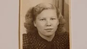 Ursula Dorn als Jugendliche. Ursula Dorn, Kriegskind aus Königsberg, berichtet von ihrem Überleben im Wald auf der Flucht vor sowjetischen Rache- und Gewaltexzessen und der Hungersnot.