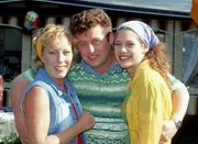 4. Staffel: Die Familie Ewermann, v.li.: Uschi (Antje Lewald), Benno (Willi Thomczyk), Tanja (Felicitas Woll)