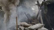 Deutsche Granaten bombardieren die Ranger auf der Anhöhe. (Holdout Productions Inc.)