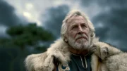 Der dänische König Hrothgar soll von Gott Odin abstammen. Er ahnt, dass nur Beowulf seinem Volk helfen kann.