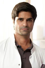 Dr. Marco Behring (Maximilian Grill)