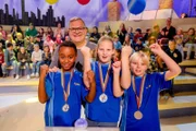 Das blaue Rateteam aus Limburg/Deutschland konnte sein Wissen unter Beweis stellen und freut sich über die "1, 2 oder 3"-Teilnahmemedaillen.