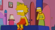Als Lisa (l.) erkennt, dass Marge (r.) Tumi dafür bezahlt hat, dass sie ihre Freundin wird, bricht eine Welt für sie zusammen. Es kommt zum Riesenkrach zwischen Mutter und Tochter ...