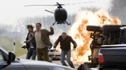Als der Konvoi mit dem Kronzeugen aus der Luft angegriffen wird, riskieren Ben (Tom Beck, li.) und Semir (Erdogan Atalay, re.) ihr Leben, um Flensmann (Christian Tramitz) in Sicherheit zu bringen...