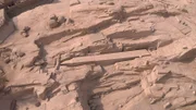 In einem Steinbruch bei Assuan liegt bis heute ein unvollendeter Obelisk. Der dort anstehende Granit ist extrem hart und homogen. Ringsum sind Spuren zu erkennen, wo weitere Obelisken aus dem Stein gehauen wurden.