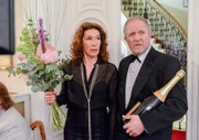 Eindeutig „overdressed“ erscheinen Bibi (Adele Neuhauser) und Moritz (Harald Krassnitzer) beim Geburtstagsfest ihres Chefs.