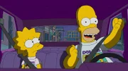Lisa (l.) lernt Harper kennen, die sich sogleich mit ihr anfreundet. Als Harpers Vater Lisa und Homer (r.) zu einem Konzert einlädt, wird sehr schnell klar, dass Harpers Vater Mike ein ultrareicher Typ ist. Homer ist begeistert ...
