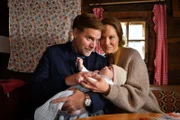 Christian (Janek Rieke) und Sonja (Tessa Mittelstaedt) sind überglücklich. Mit ihrer kleinen Tochter sind sie nun eine richtige Familie.