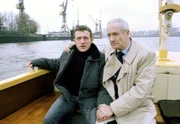 Reeder Haag (Hans Jörg Assmann, rechts) und sein unehelicher Sohn Claas Siebert (Josef Heynert) entdecken Gemeinsamkeiten. Bis vor kurzem wußten sie noch nichts voneinander.