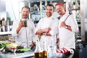 "Mein Lokal, Dein Lokal - SPEZIAL" mit den drei Profi-Köchen (v.l.n.r.) Mike Süsser, Martin Baudrexel und Andreas C. Studer ...