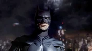 Bruce Wayne alias Batman (David Mazouz)