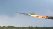 Das Triebwerk der Concorde wird von Flammen verschlungen. (Kredit: Cineflix)