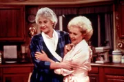 L-R: Dorothy Zbornak (Bea Arthur) und Rose Nylund (Betty White)