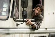 Rasmus Tauber (David Rott) hat nach der Untersuchungshaft sein Wohnmobil zurück und parkt es auf dem Campingplatz ein.
