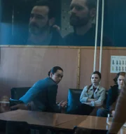 (L-R) Vinessa Vidotto als Special Agent Cameron Vo, Georgia T. Willow asl Amelia Delvina, Christopher Convery als Gabriel Delvina