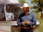 Walker (Chuck Norris) hat Bill Cox´ Mörder überführt...