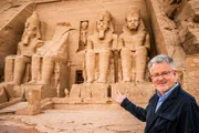Berühmt ist der Große Tempel von Ramses II. wegen seiner zwanzig Meter hohen Kolossalstatuen.