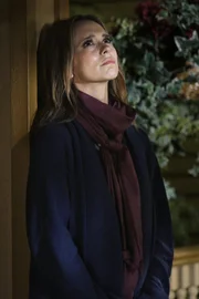 Melindas (Jennifer Love Hewitt, l.) Trauer um Jim ist so groß, dass sie ihre Gabe, Geister zu sehen, kurzzeitig verloren hat.
