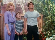 Tony (Tony Danza, r.) Jonathan (Danny Pintauro, M.) und Angela (Judith Light, l.) sind entsetzt über ihre neuen Nachbarn.
