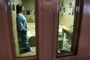 Das Valley State Prison in Chowchilla in Kalifornien scheint auf den ersten Blick ein ganz normales Hochsicherheitsgefängnis zu sein - allerdings ist es einzigartig, was seine Bewohner betrifft: Es beherbergt über 3900 weibliche Gewalttäterinnen ...