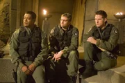 L-R: Teal'c  (Christopher Judge), Dr. Daniel Jackson (Michael Shanks) und Lt. Colonel Cameron Mitchell (Ben Browder)