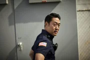 (1. Staffel) - Als Feuerwehrmann gibt Howie "Chimney" Han (Kenneth Choi) jeden Tag sein Bestes, doch in seinem Privatleben will es einfach nicht rund laufen ...