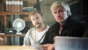 Die beiden Polizisten Sebastian (Erik Johansson, li.) und Ek (Ulf Friberg) ermitteln in einem schwierigen Fall.