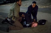 V.l.: Lt. Chuck Cooper (Malcolm-Jamal Warner), Kenny (Mac Brandt), Amy Sykes (Kearran Giovanni)