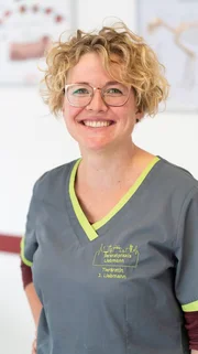 NORDDEUTSCHER RUNDFUNK Die Tierärzte - Retter mit Herz - Julia Liebmann Tierärztin Julia Liebmann © NDR/Martin Jehnichen, honorarfrei - Verwendung gemäß der AGB im Rahmen einer engen, unternehmensbezogenen Berichterstattung im NDR-Zusammenhang bei Nennung "Bild: NDR/Martin Jehnichen" (S2), NDR Presse und Information/Fotoredaktion, Tel: 040/4156-2306 oder -2305, pressefoto@ndr.de