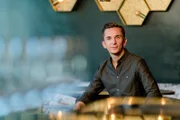 Eric Mayer in der "Theresa Bar" in München.