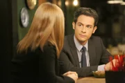 Brennan (Emily Deschanel) erkennt, dass Agent Aubrey (John Boyd) bei den Mordermittlungen im Fall Wachlin an seine Grenzen gerät, da ihn der Fall an seine eigene Familiengeschichte erinnert.