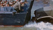 Alliierte Soldaten an Bord eines Landungsbootes starten in Vorbereitung auf die Operation Shingle zu ihrem Schiff. (Lou Reda Productions)