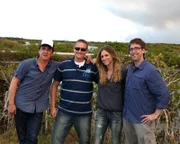 Titusville, Florida: Das Team mit Ace, der während eines Raketenstarts gesichtet wurde. (National Geographic Channels/ Snake Oil Productions)
