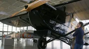 Das Dornier-Museum am Bodensee besitzt spektakuläre Flugzeug-Konstruktionen aus den Zwanziger Jahren. Der Merkur Silberfuchs ging 1925 für die Lufthansa an den Start.