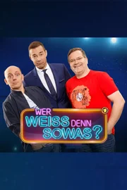 Superhirn Bernhard Hoëcker und Quizmaster Elton mit ihren prominent besetzten Teams um die Wette. Für den fairen Wettstreit zwischen den Teams sorgt wie gewohnt der Meister der skurrilen, unglaublichen und überraschenden Fragen, Moderator Kai Pflaume. Bernhard Hoëcker (l.), Elton (r.) und Kai Pflaume (M.) mit Logo der Sendung.