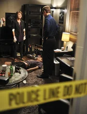 Michael (Sean Davis, M.) wird tot in seinem Appartement aufgefunden. Detective Lindsay Monroe (Anna Belknap) und Detective Mac Taylor (Gary Sinise) verdächtigen zunächst die Freundin, das Verbrechen begangen zu haben.
