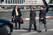 L-R: Agent Peter Burke (Tim DeKay), Lauren Cruz (Natalie Morales) und Neal (Matt Bomer)