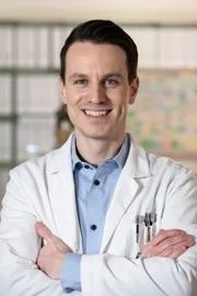 Dr. Jan Kühnert (Marc Dumitru)