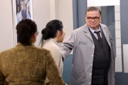 CHICAGO MED -- "Know When to Hold and Know When to Fold" Episode 817 -- Pictured: (l-r) Epatha Merkerson as Sharon Goodwin, Jodi Long as Wu Da-Xia, Oliver Platt as Daniel Charles -- (Photo by: George Burns Jr/NBC)