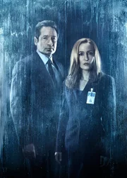 (11. Staffel) - Wem können Mulder (David Duchovny, l.) und Scully (Gillian Anderson, r.) überhaupt noch vertrauen?