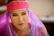 Trixi (Doreen Dietel) hat sich als Haremsdame verkleidet.